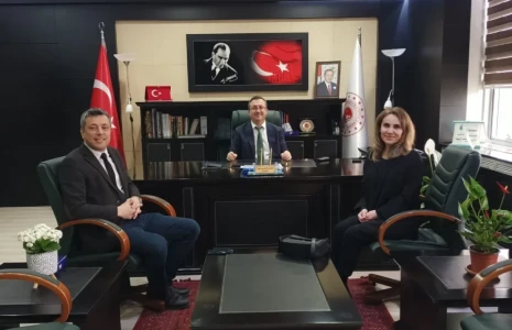 Sayın Tuncay MÜLAYİM' e makamında hayırlı olsun ziyaretinde bulunmuştur.